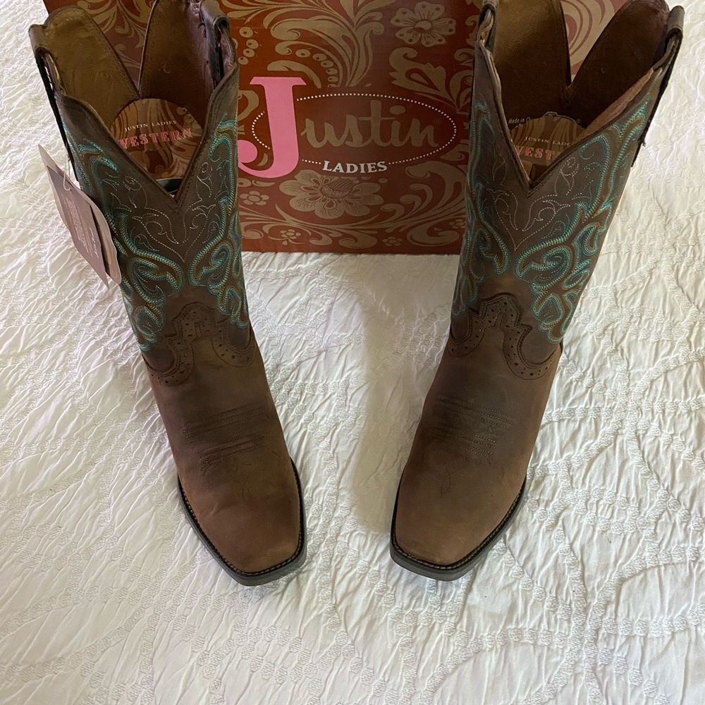Justin Boots Women's Brown and Teal Heeled Boots Sorrel Apache L2552